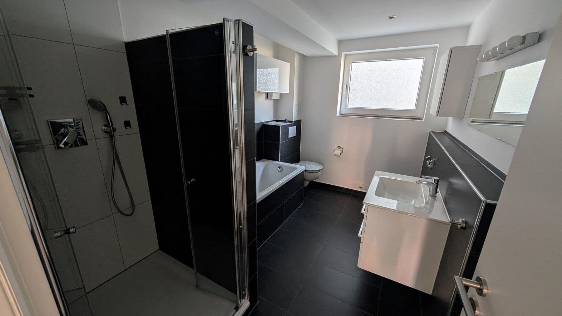 Prodej bytu 3+kk 86 m², Neusser Str. 723, Köln, Severní Porýní-Vestfálsko Prodej bytu 3+kk 86 m², Neusser Str. 723, Köln, Severní Porýní-Vestfálsko