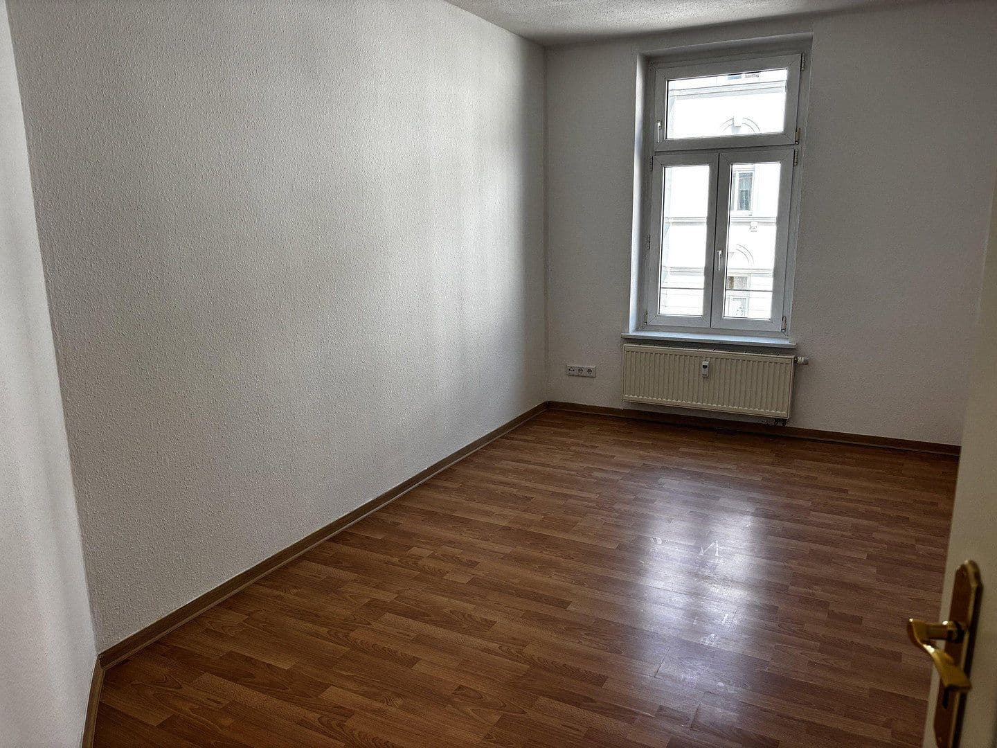 Pronájem bytu 3+1 65 m², Plaußiger Straße 33, Leipzig, Sasko Pronájem bytu 3+1 65 m², Plaußiger Straße 33, Leipzig, Sasko