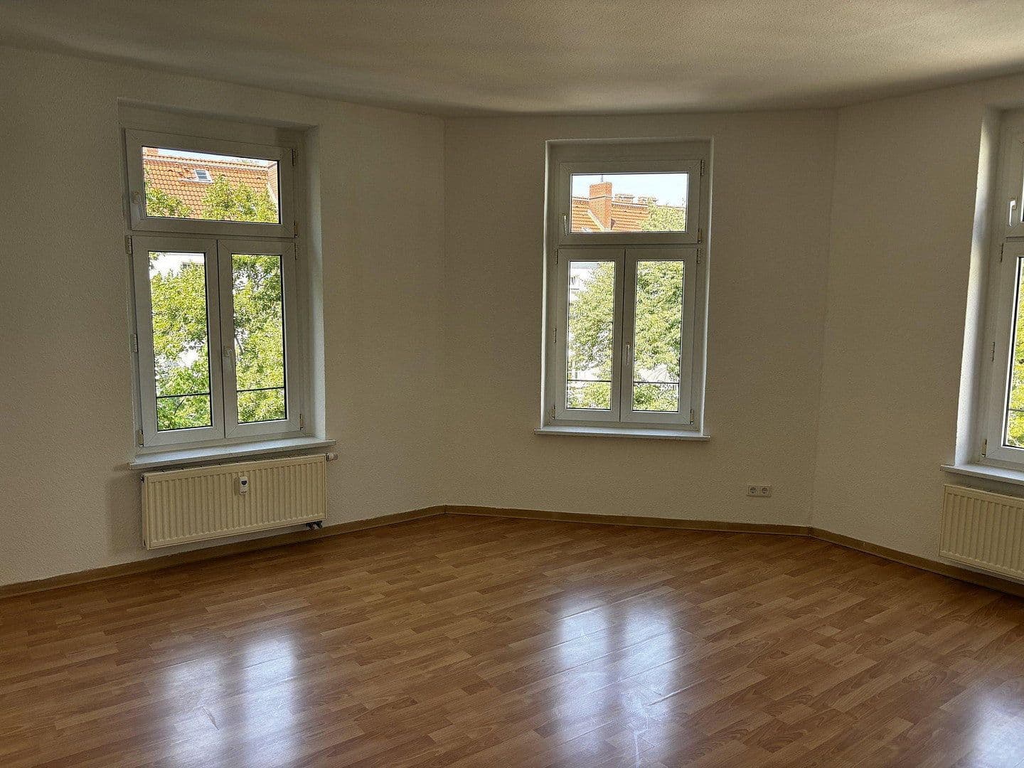 Pronájem bytu 3+1 65 m², Plaußiger Straße 33, Leipzig, Sasko Pronájem bytu 3+1 65 m², Plaußiger Straße 33, Leipzig, Sasko