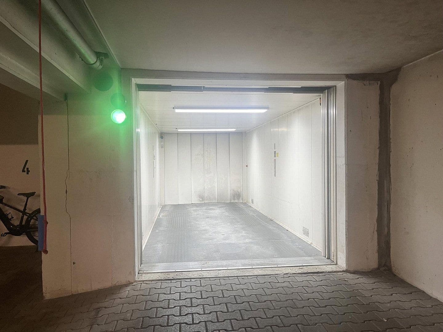 Prodej garáže, Bad Reichenhall, Bavorsko Prodej garáže, Bad Reichenhall, Bavorsko