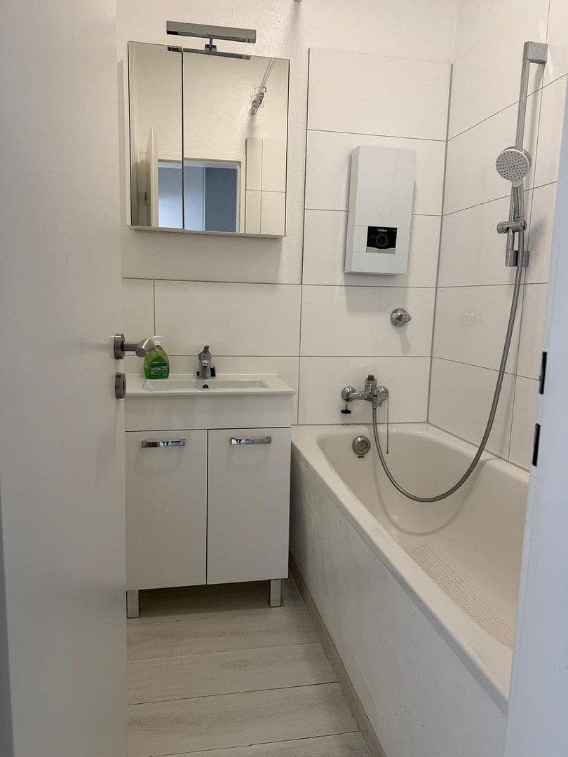 Pronájem bytu 2+1 58 m², Düsseldorf, Severní Porýní-Vestfálsko Pronájem bytu 2+1 58 m², Düsseldorf, Severní Porýní-Vestfálsko