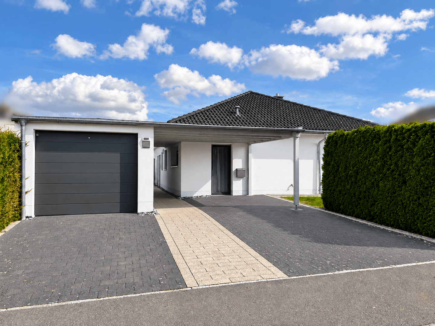 Prodej domu 146 m², pozemek 538 m², Laupheim, Bádensko-Württembersko Prodej domu 146 m², pozemek 538 m², Laupheim, Bádensko-Württembersko