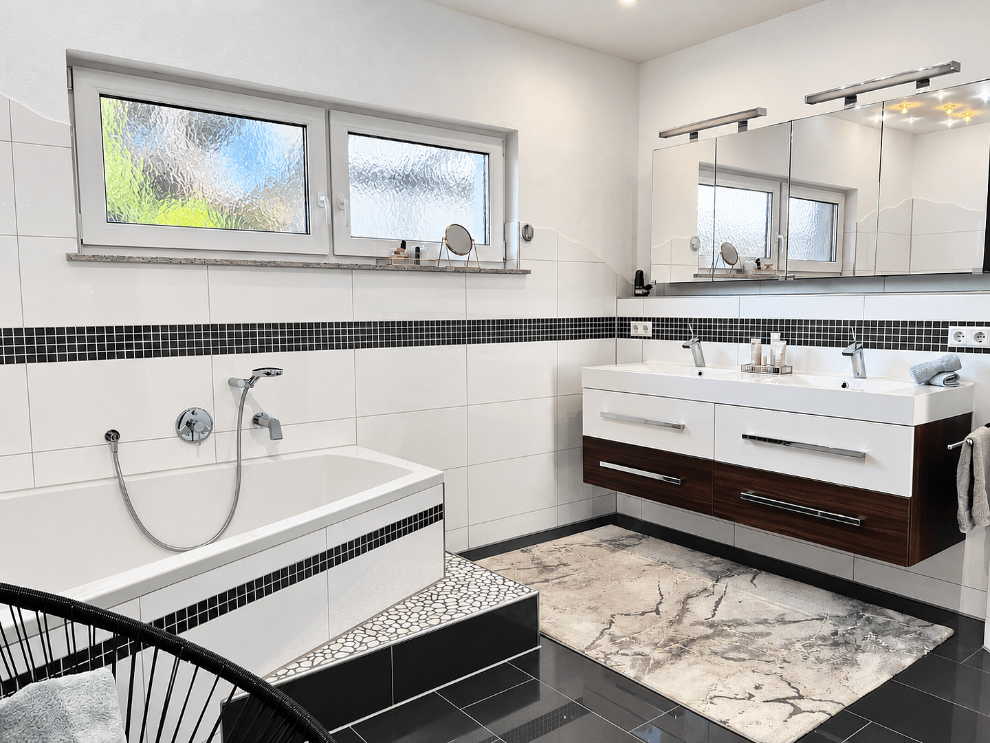 Prodej domu 146 m², pozemek 538 m², Laupheim, Bádensko-Württembersko Prodej domu 146 m², pozemek 538 m², Laupheim, Bádensko-Württembersko