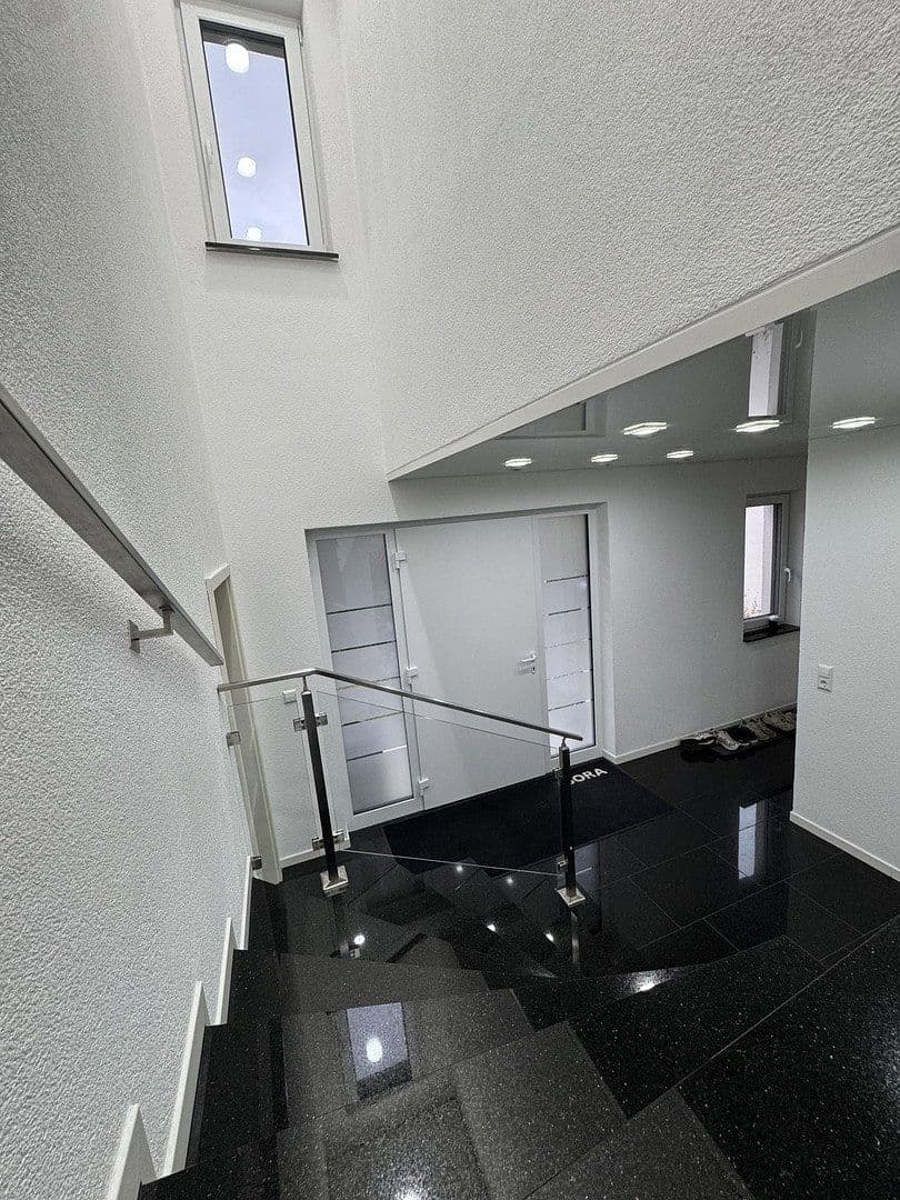 Prodej domu 250 m², pozemek 517 m², Bisingen, Bádensko-Württembersko Prodej domu 250 m², pozemek 517 m², Bisingen, Bádensko-Württembersko