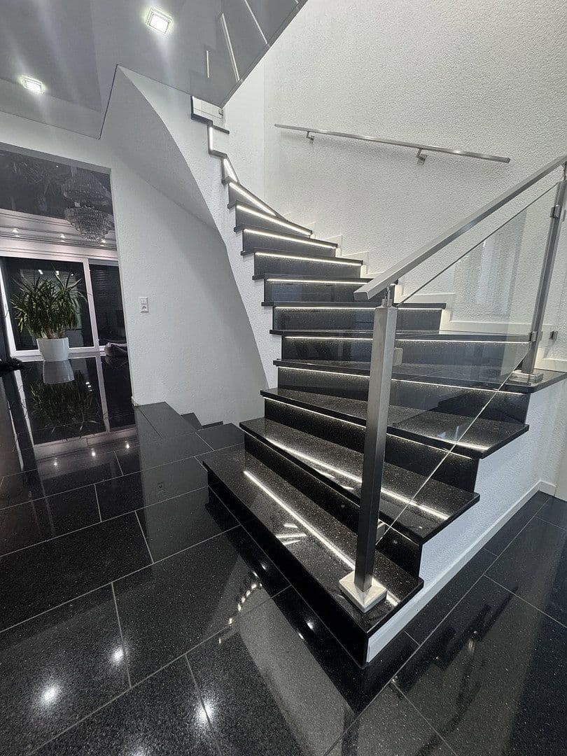 Prodej domu 250 m², pozemek 517 m², Bisingen, Bádensko-Württembersko Prodej domu 250 m², pozemek 517 m², Bisingen, Bádensko-Württembersko