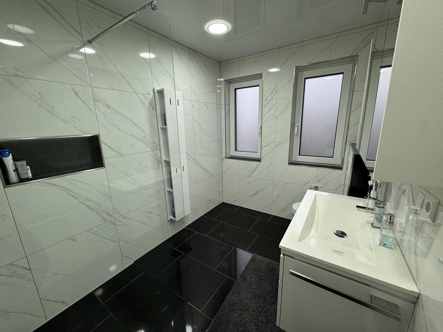 Prodej domu 250 m², pozemek 517 m², Bisingen, Bádensko-Württembersko Prodej domu 250 m², pozemek 517 m², Bisingen, Bádensko-Württembersko