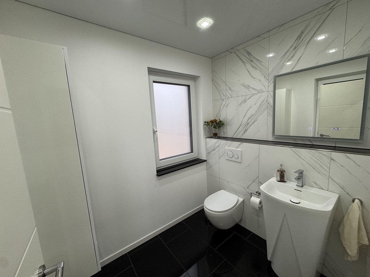 Prodej domu 250 m², pozemek 517 m², Bisingen, Bádensko-Württembersko Prodej domu 250 m², pozemek 517 m², Bisingen, Bádensko-Württembersko