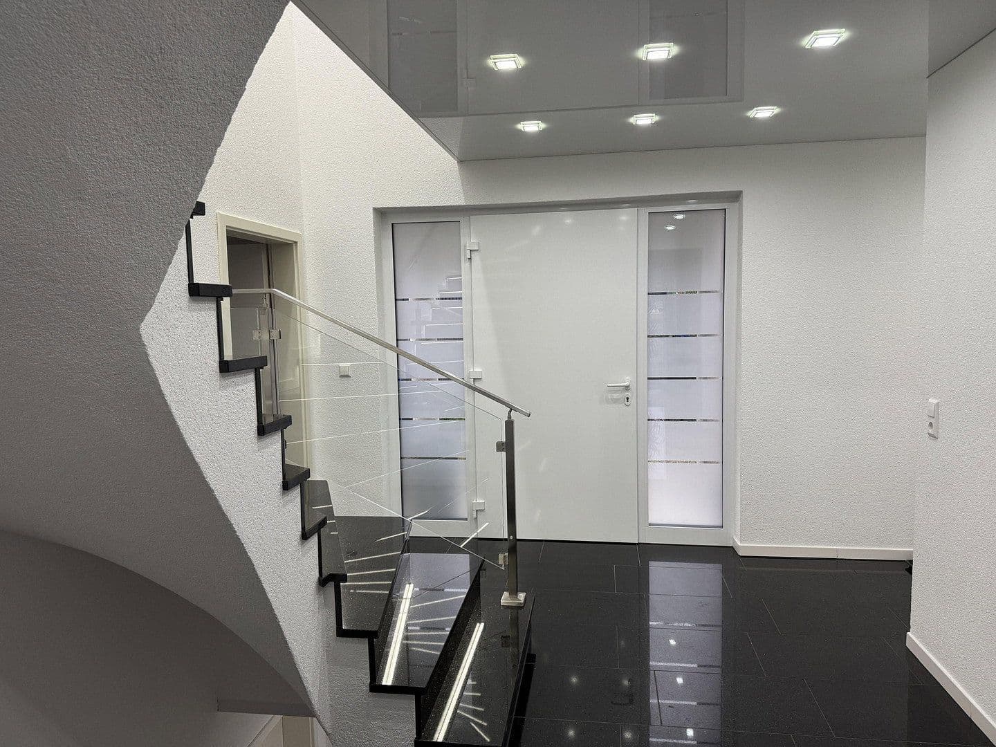 Prodej domu 250 m², pozemek 517 m², Bisingen, Bádensko-Württembersko Prodej domu 250 m², pozemek 517 m², Bisingen, Bádensko-Württembersko