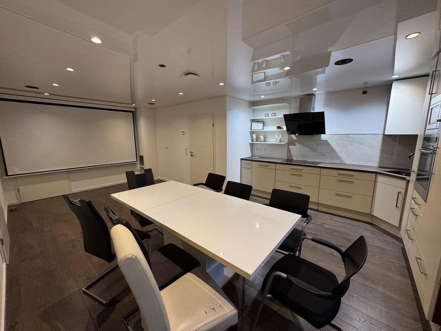 Prodej domu 250 m², pozemek 517 m², Bisingen, Bádensko-Württembersko Prodej domu 250 m², pozemek 517 m², Bisingen, Bádensko-Württembersko
