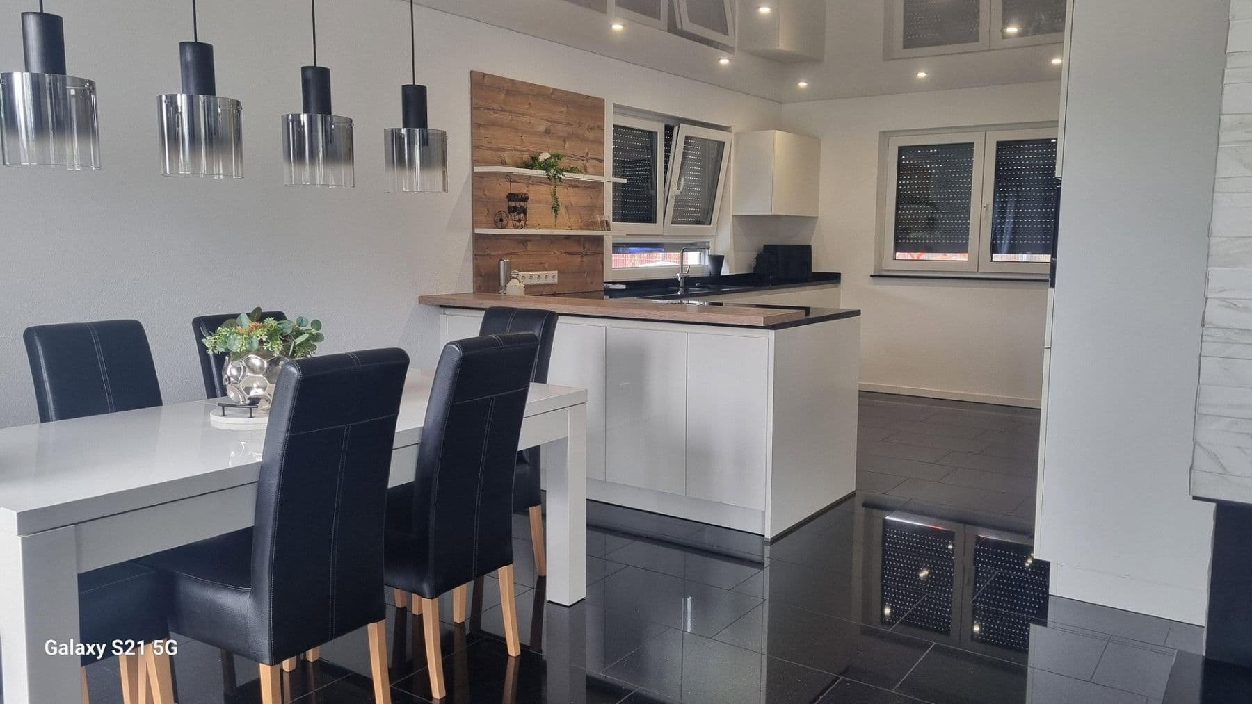 Prodej domu 250 m², pozemek 517 m², Bisingen, Bádensko-Württembersko Prodej domu 250 m², pozemek 517 m², Bisingen, Bádensko-Württembersko