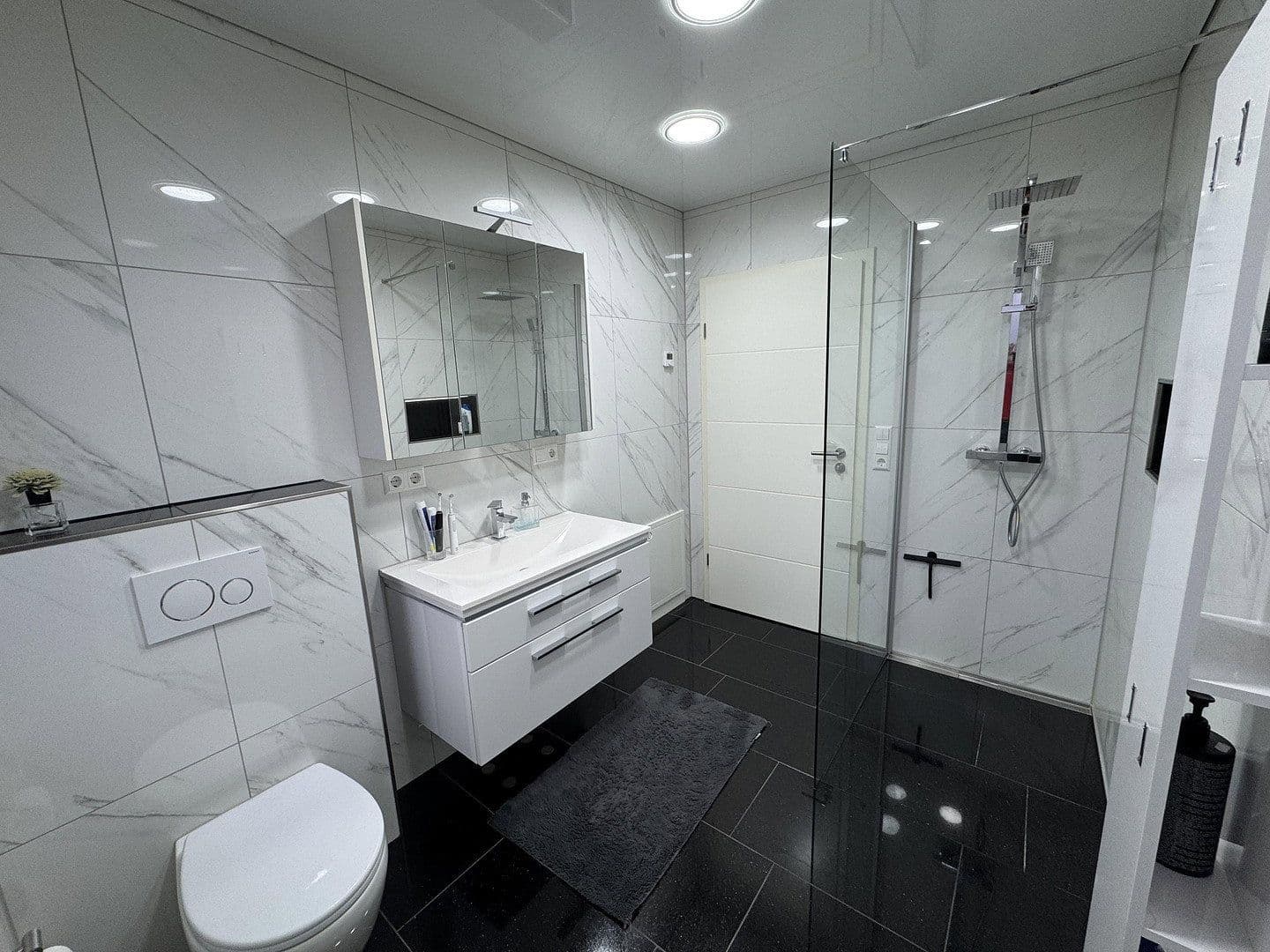 Prodej domu 250 m², pozemek 517 m², Bisingen, Bádensko-Württembersko Prodej domu 250 m², pozemek 517 m², Bisingen, Bádensko-Württembersko