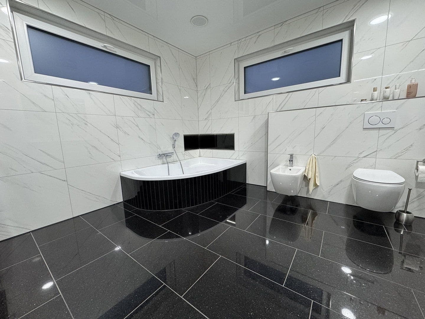 Prodej domu 250 m², pozemek 517 m², Bisingen, Bádensko-Württembersko Prodej domu 250 m², pozemek 517 m², Bisingen, Bádensko-Württembersko