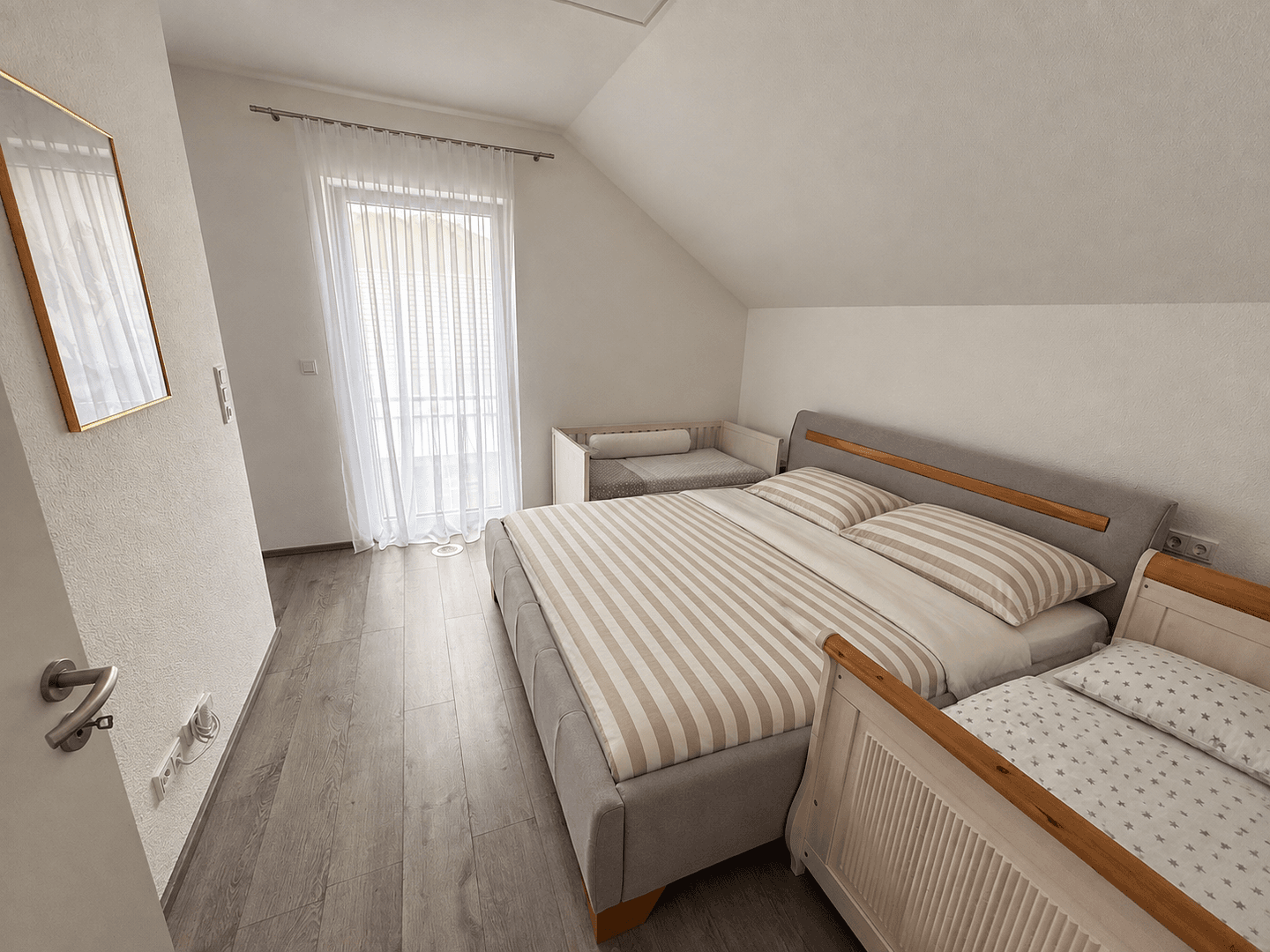 Prodej domu 248 m², pozemek 503 m², Elzach, Bádensko-Württembersko Prodej domu 248 m², pozemek 503 m², Elzach, Bádensko-Württembersko