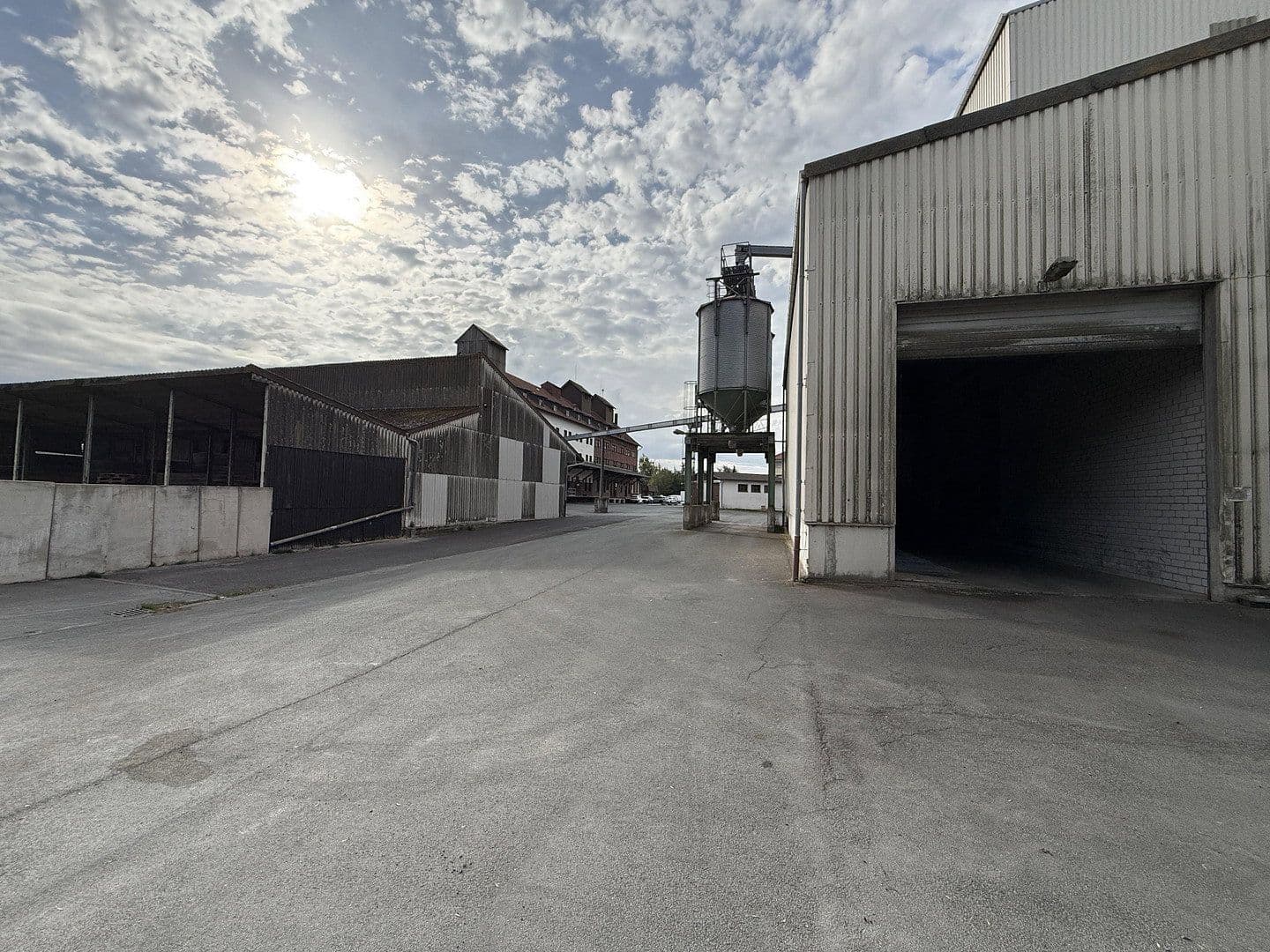 Prodej nebytového prostoru 9.768 m², Bahnhofstraße 29, Edertal, Hessen Prodej nebytového prostoru 9.768 m², Bahnhofstraße 29, Edertal, Hessen