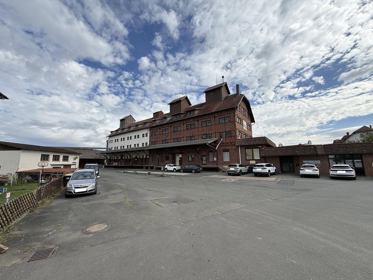 Prodej nebytového prostoru 9.768 m², Bahnhofstraße 29, Edertal, Hessen Prodej nebytového prostoru 9.768 m², Bahnhofstraße 29, Edertal, Hessen
