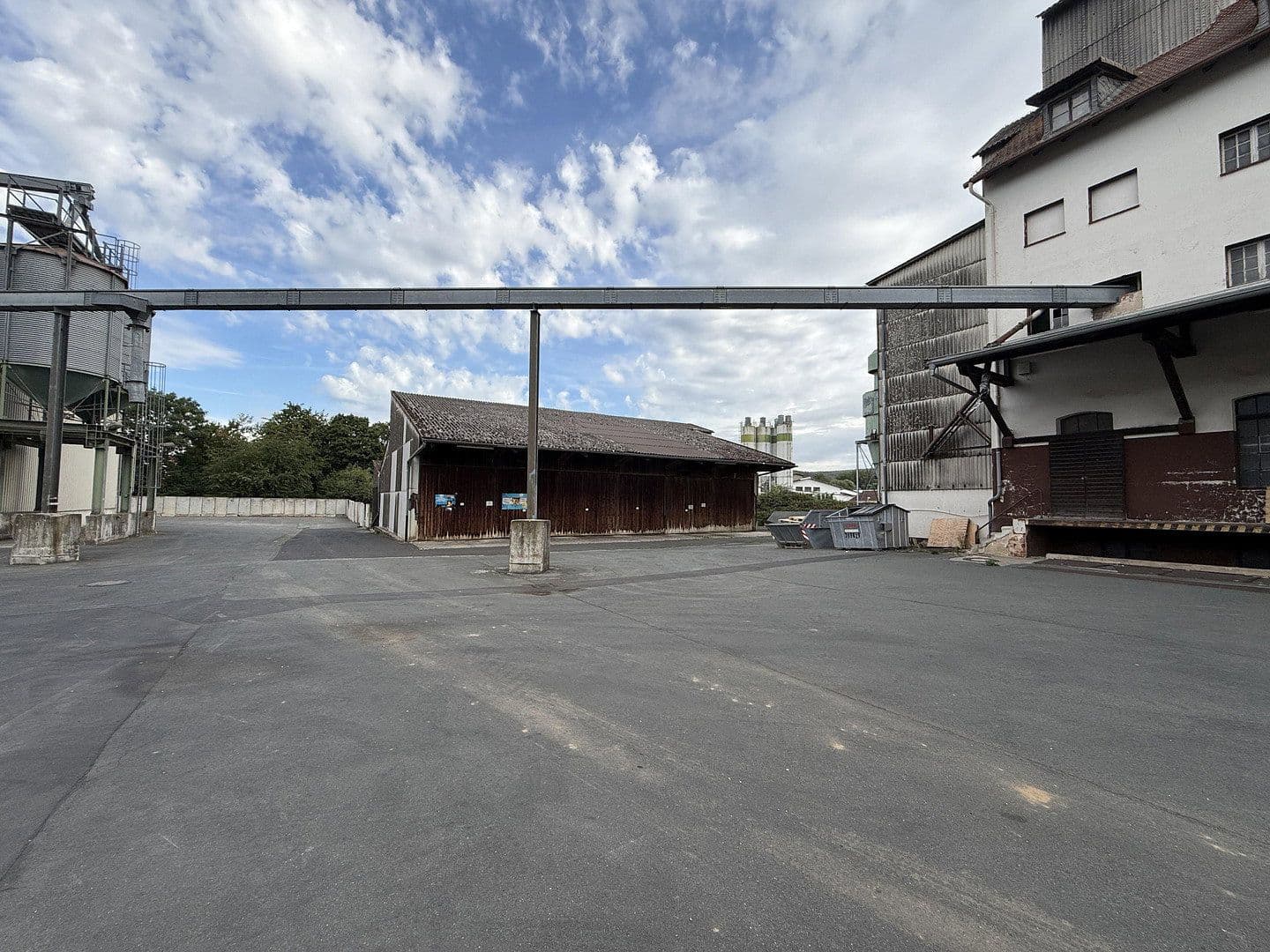 Prodej nebytového prostoru 9.768 m², Bahnhofstraße 29, Edertal, Hessen Prodej nebytového prostoru 9.768 m², Bahnhofstraße 29, Edertal, Hessen