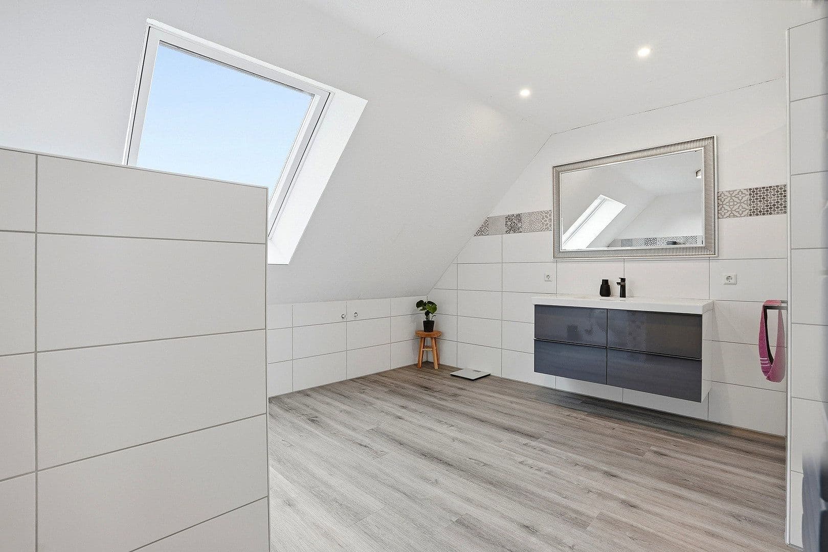 Prodej domu 193 m², pozemek 2.100 m², Westerholt, Dolní Sasko Prodej domu 193 m², pozemek 2.100 m², Westerholt, Dolní Sasko