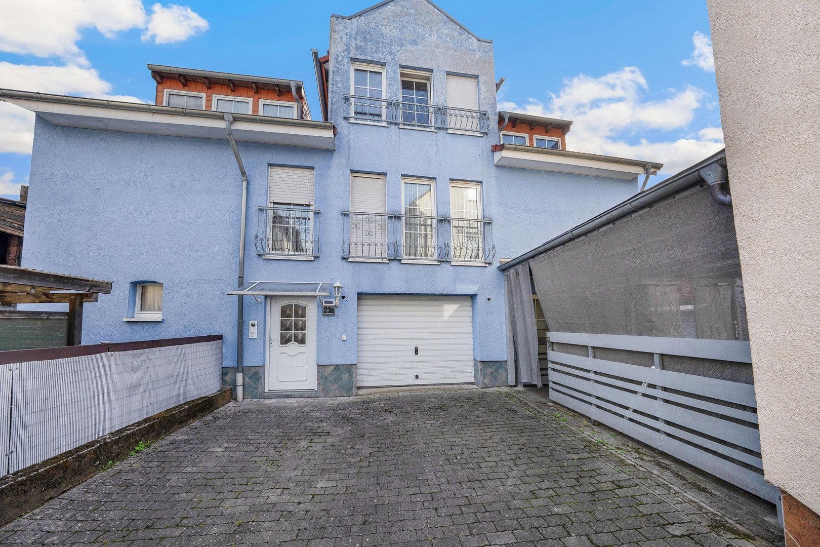 Prodej domu 182 m², pozemek 490 m², Hauptstraße 23A, Aßlar, Hessen Prodej domu 182 m², pozemek 490 m², Hauptstraße 23A, Aßlar, Hessen