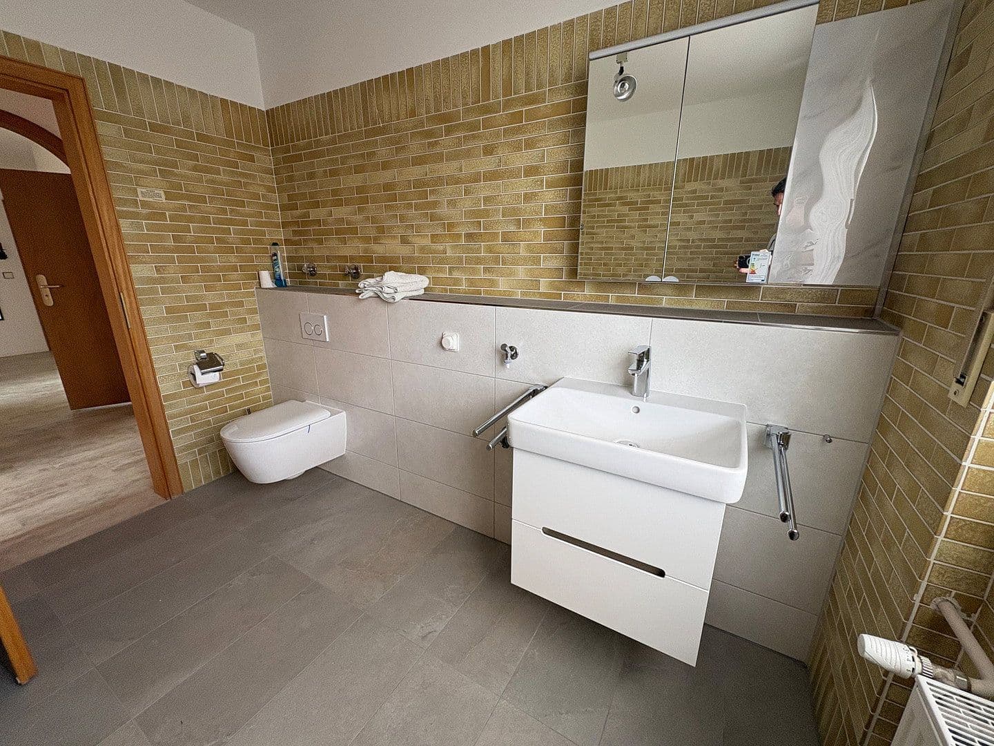 Pronájem bytu 4+1 107 m², Edingen-Neckarhausen, Bádensko-Württembersko Pronájem bytu 4+1 107 m², Edingen-Neckarhausen, Bádensko-Württembersko