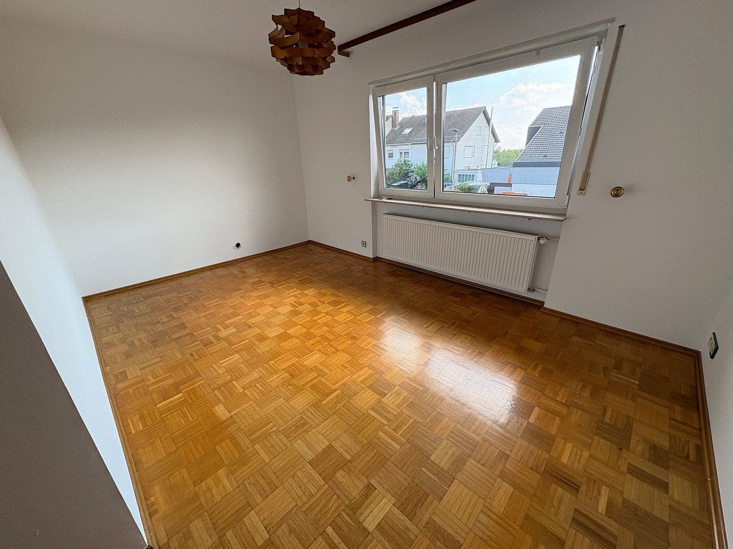 Pronájem bytu 4+1 107 m², Edingen-Neckarhausen, Bádensko-Württembersko Pronájem bytu 4+1 107 m², Edingen-Neckarhausen, Bádensko-Württembersko