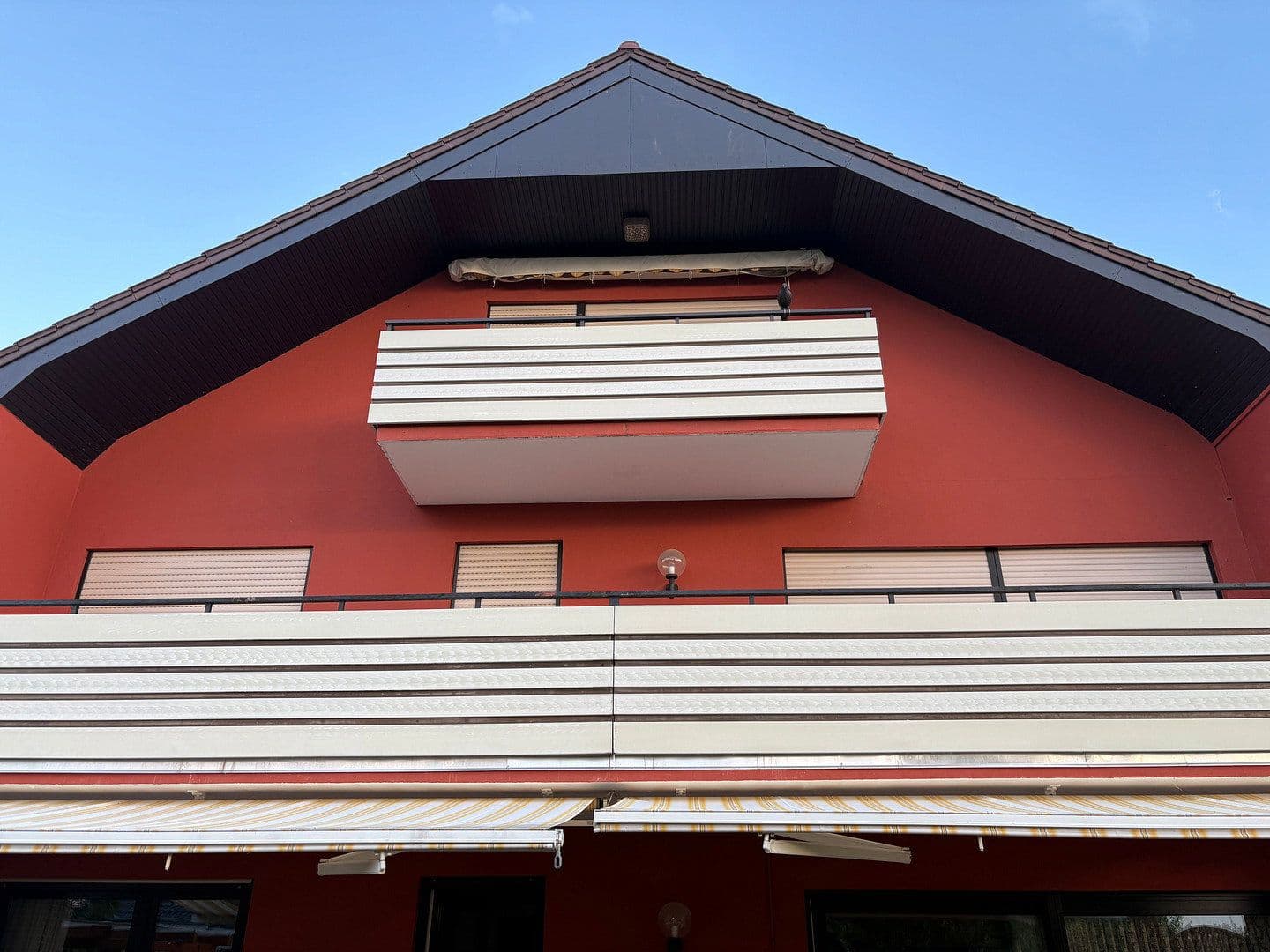 Pronájem bytu 4+1 107 m², Edingen-Neckarhausen, Bádensko-Württembersko Pronájem bytu 4+1 107 m², Edingen-Neckarhausen, Bádensko-Württembersko