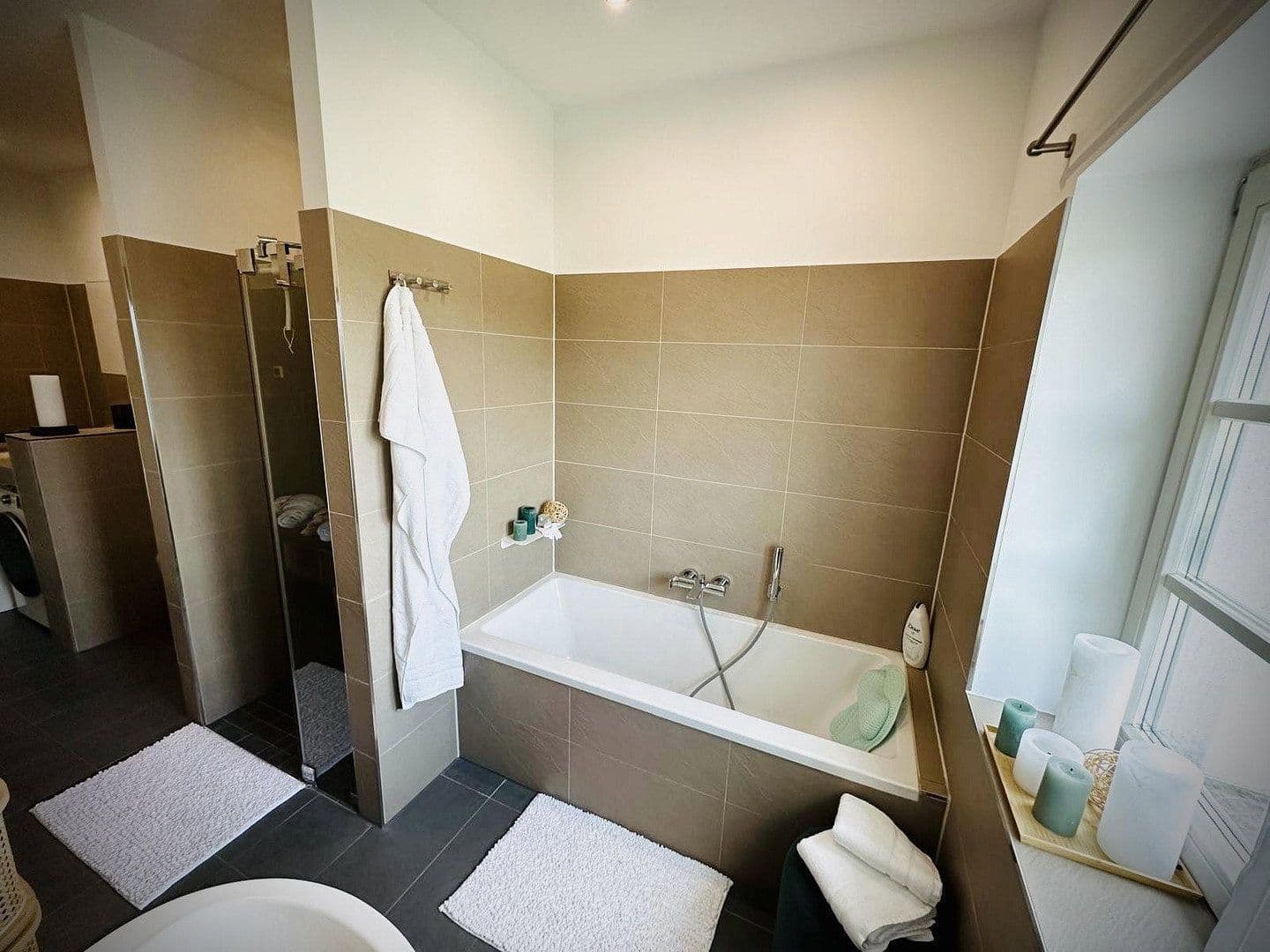 Prodej bytu 3+1 92 m², Gutenbergstr. 33, Berlin, Berlín Prodej bytu 3+1 92 m², Gutenbergstr. 33, Berlin, Berlín