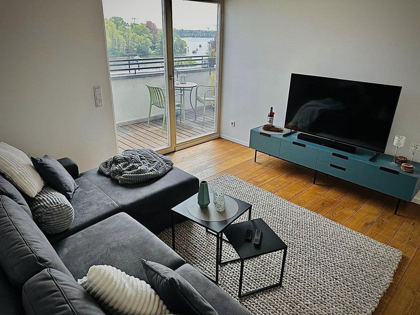 Prodej bytu 3+1 92 m², Gutenbergstr. 33, Berlin, Berlín Prodej bytu 3+1 92 m², Gutenbergstr. 33, Berlin, Berlín