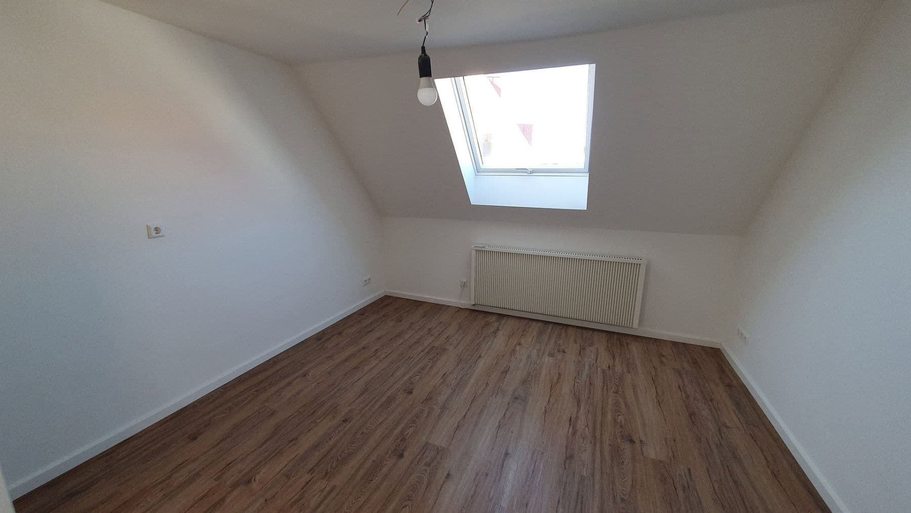 Pronájem bytu 4+1 85 m², Ditzingen, Bádensko-Württembersko Pronájem bytu 4+1 85 m², Ditzingen, Bádensko-Württembersko