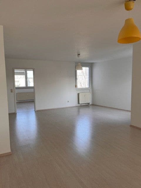 Pronájem bytu 3+1 82 m², Kastanienallee 17, Ludwigsburg, Bádensko-Württembersko Pronájem bytu 3+1 82 m², Kastanienallee 17, Ludwigsburg, Bádensko-Württembersko