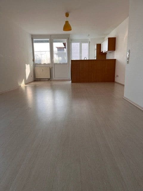 Pronájem bytu 3+1 82 m², Kastanienallee 17, Ludwigsburg, Bádensko-Württembersko Pronájem bytu 3+1 82 m², Kastanienallee 17, Ludwigsburg, Bádensko-Württembersko