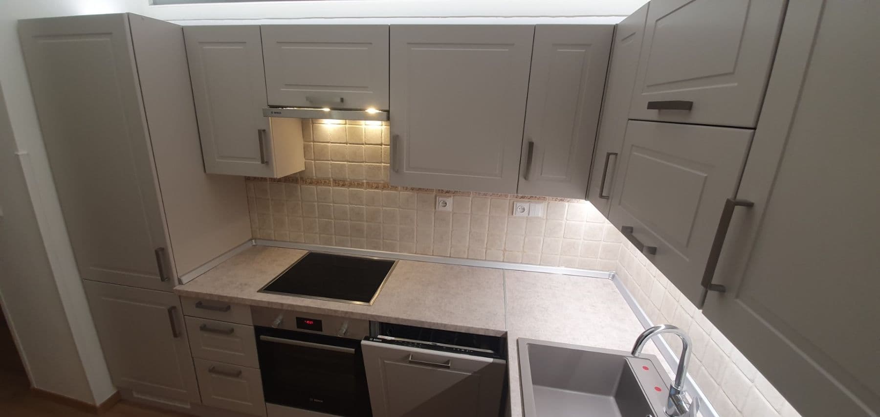 Prodej bytu 2+kk 56 m², Umělecká, Praha, Praha Prodej bytu 2+kk 56 m², Umělecká, Praha, Praha
