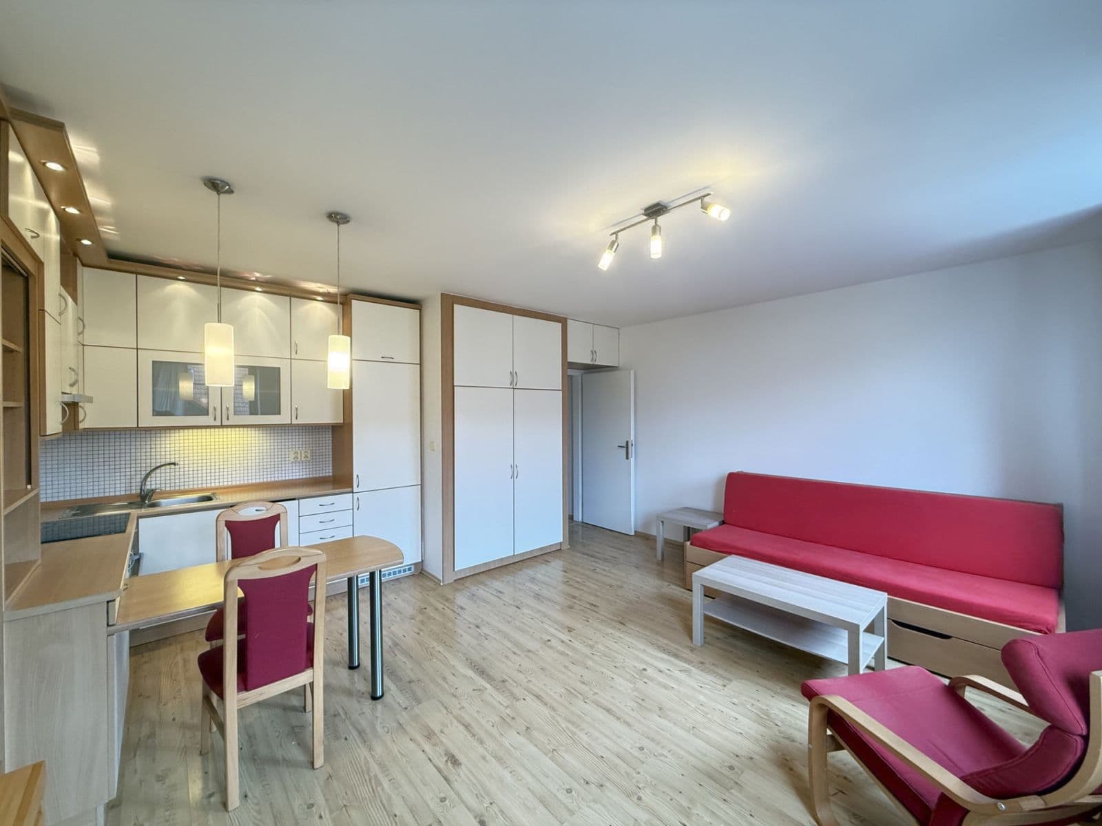 Prodej bytu 1+kk 32 m², Mezi Domy, Jesenice, Středočeský kraj Prodej bytu 1+kk 32 m², Mezi Domy, Jesenice, Středočeský kraj
