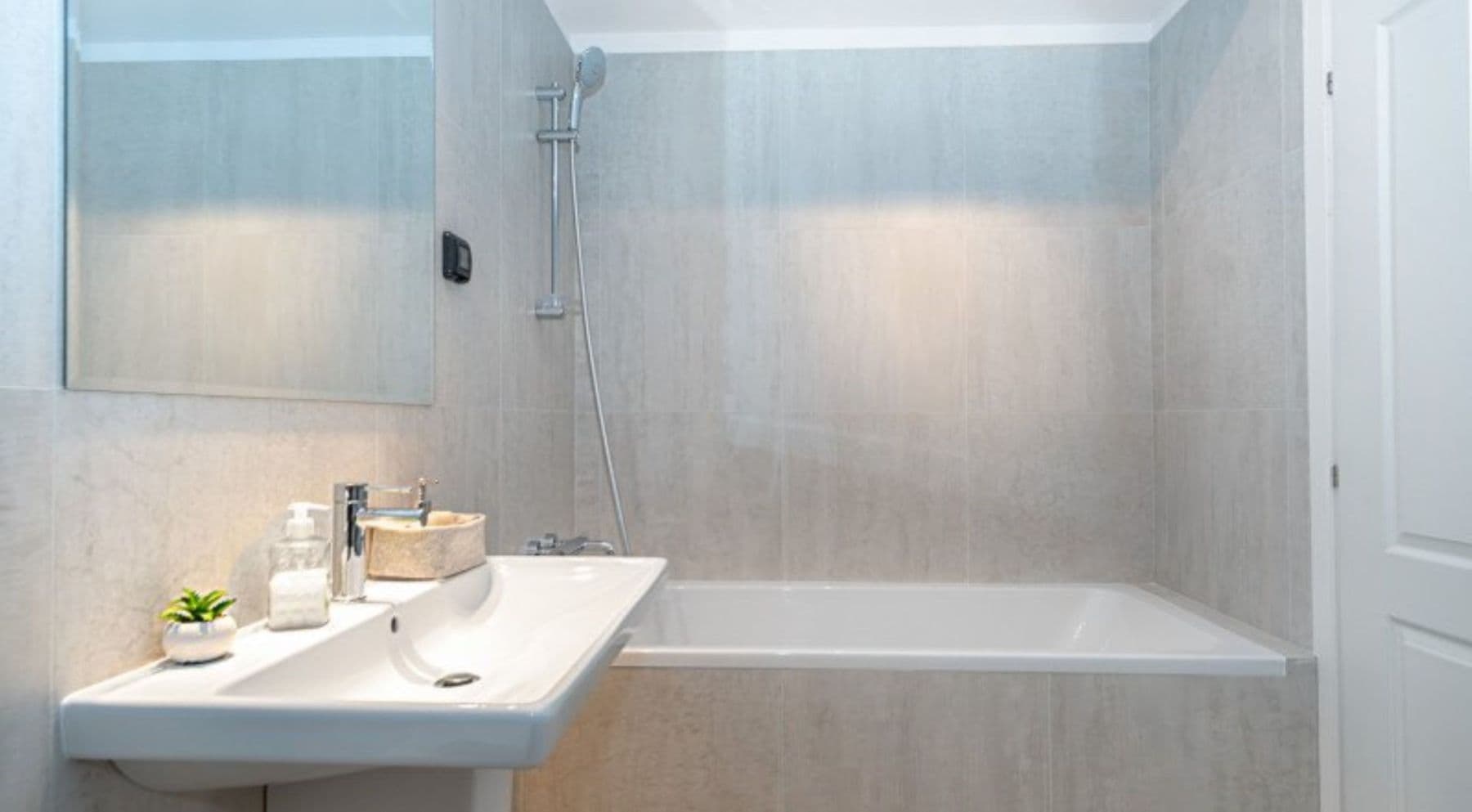 Pronájem bytu 2+1 70 m², Letohradská, Praha, Praha Pronájem bytu 2+1 70 m², Letohradská, Praha, Praha