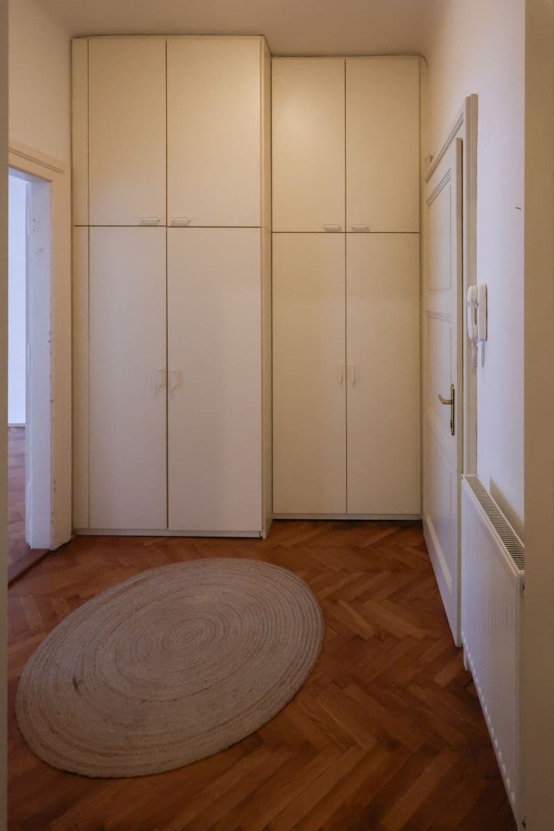 Pronájem bytu 2+1 110 m², Na Hutích, Praha, Praha Pronájem bytu 2+1 110 m², Na Hutích, Praha, Praha