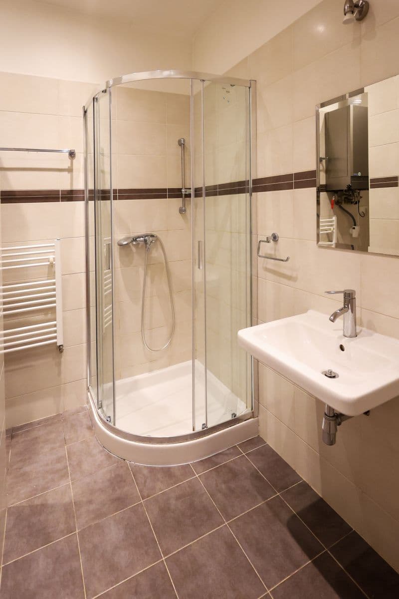 Pronájem bytu 2+1 110 m², Na Hutích, Praha, Praha Pronájem bytu 2+1 110 m², Na Hutích, Praha, Praha