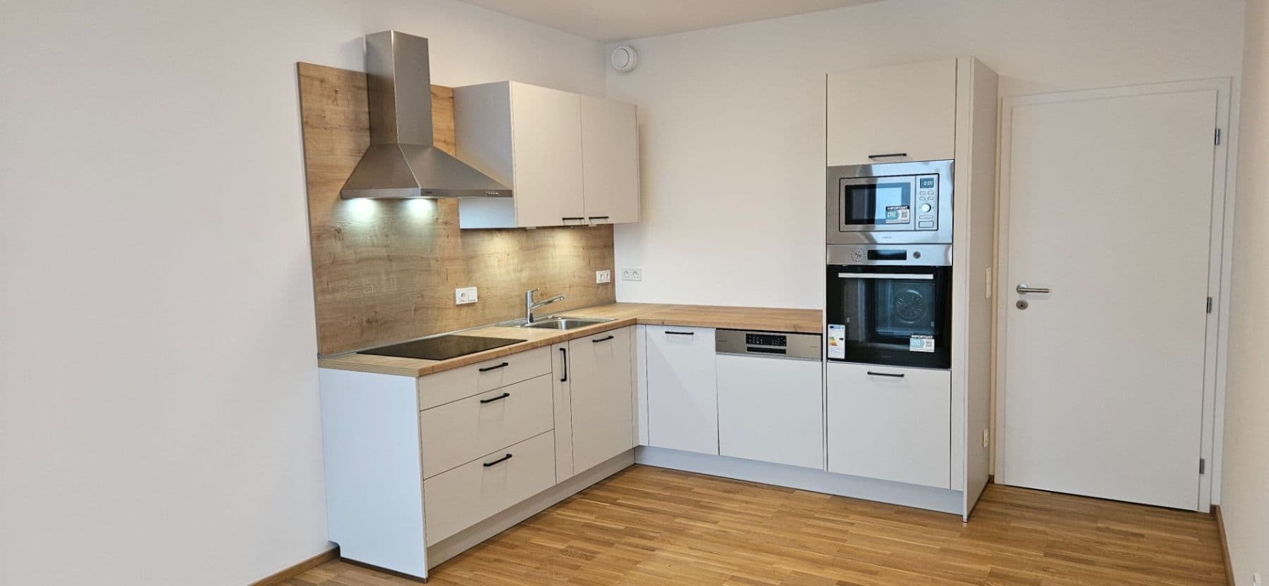 Pronájem bytu 2+kk 50 m², Lesík, Kladno, Středočeský kraj Pronájem bytu 2+kk 50 m², Lesík, Kladno, Středočeský kraj