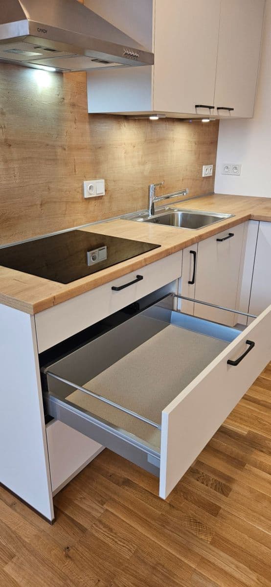 Pronájem bytu 2+kk 50 m², Lesík, Kladno, Středočeský kraj Pronájem bytu 2+kk 50 m², Lesík, Kladno, Středočeský kraj