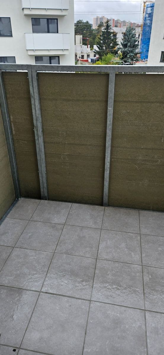 Pronájem bytu 2+kk 50 m², Lesík, Kladno, Středočeský kraj Pronájem bytu 2+kk 50 m², Lesík, Kladno, Středočeský kraj