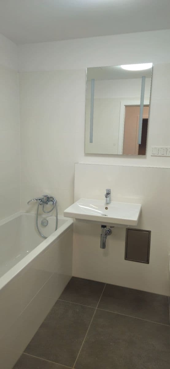 Pronájem bytu 2+kk 50 m², Lesík, Kladno, Středočeský kraj Pronájem bytu 2+kk 50 m², Lesík, Kladno, Středočeský kraj