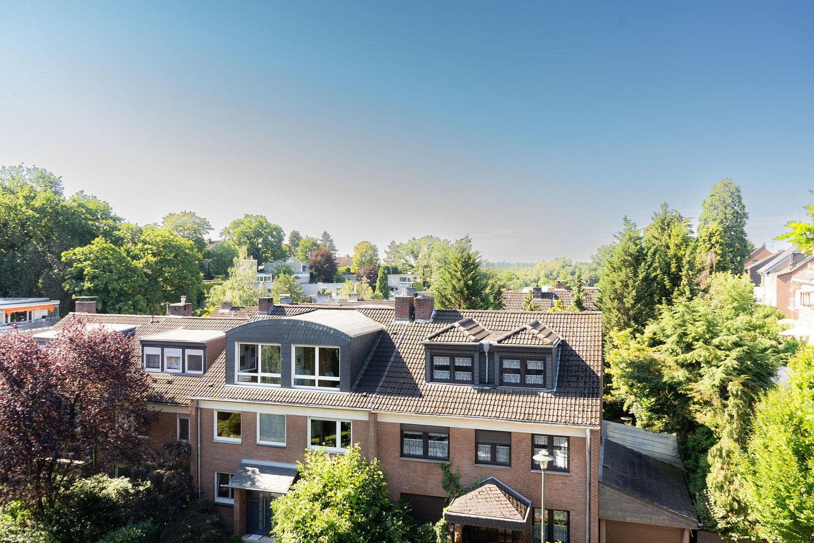 Prodej bytu 4+kk 127 m², Düsseldorf, Severní Porýní-Vestfálsko Prodej bytu 4+kk 127 m², Düsseldorf, Severní Porýní-Vestfálsko