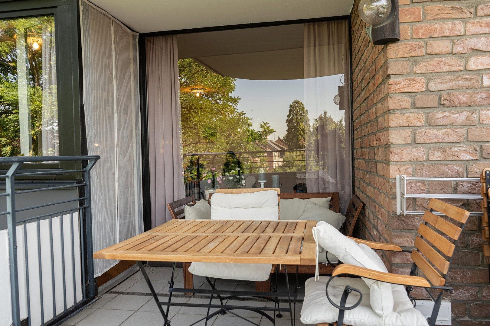 Prodej bytu 4+kk 127 m², Düsseldorf, Severní Porýní-Vestfálsko Prodej bytu 4+kk 127 m², Düsseldorf, Severní Porýní-Vestfálsko