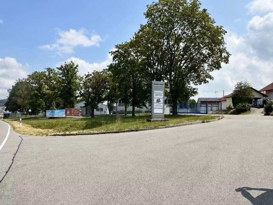 Pronájem nebytového prostoru 450 m², Kornbühlstr. 102, Burladingen, Bádensko-Württembersko Pronájem nebytového prostoru 450 m², Kornbühlstr. 102, Burladingen, Bádensko-Württembersko
