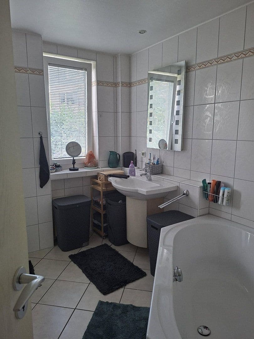 Pronájem bytu 3+1 95 m², Weyerstr. 2, Essen, Severní Porýní-Vestfálsko Pronájem bytu 3+1 95 m², Weyerstr. 2, Essen, Severní Porýní-Vestfálsko