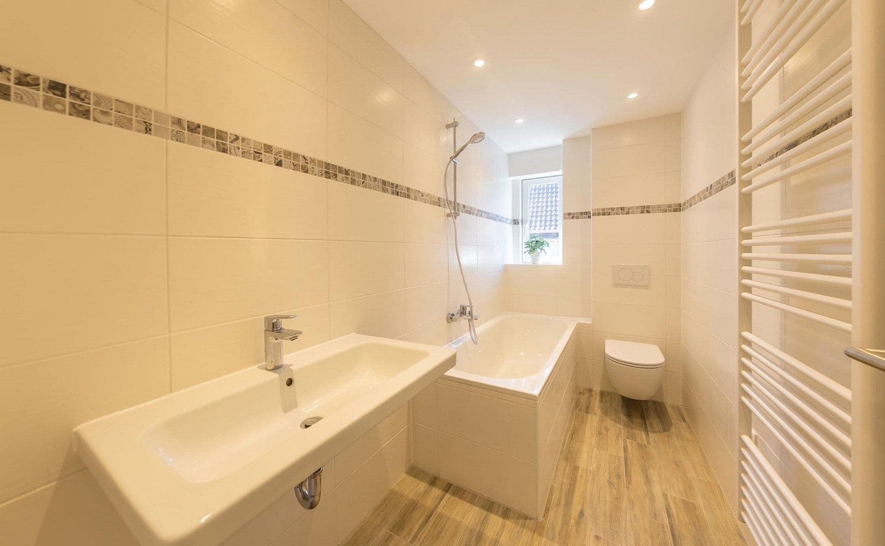 Pronájem bytu 4+1 100 m², Leipziger Straße 226, Braunschweig, Dolní Sasko Pronájem bytu 4+1 100 m², Leipziger Straße 226, Braunschweig, Dolní Sasko