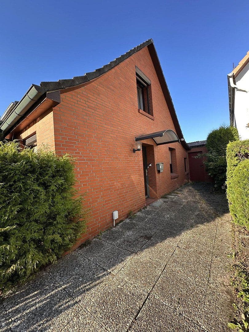 Prodej domu 138 m², pozemek 925 m², Hasselbusch 24, Bargteheide, Šlesvicko-Holštýnsko Prodej domu 138 m², pozemek 925 m², Hasselbusch 24, Bargteheide, Šlesvicko-Holštýnsko