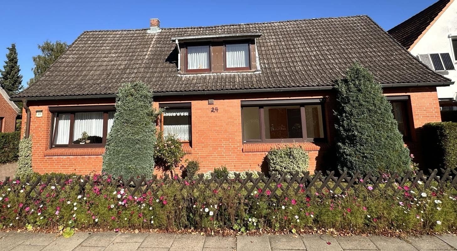 Prodej domu 138 m², pozemek 925 m², Hasselbusch 24, Bargteheide, Šlesvicko-Holštýnsko Prodej domu 138 m², pozemek 925 m², Hasselbusch 24, Bargteheide, Šlesvicko-Holštýnsko