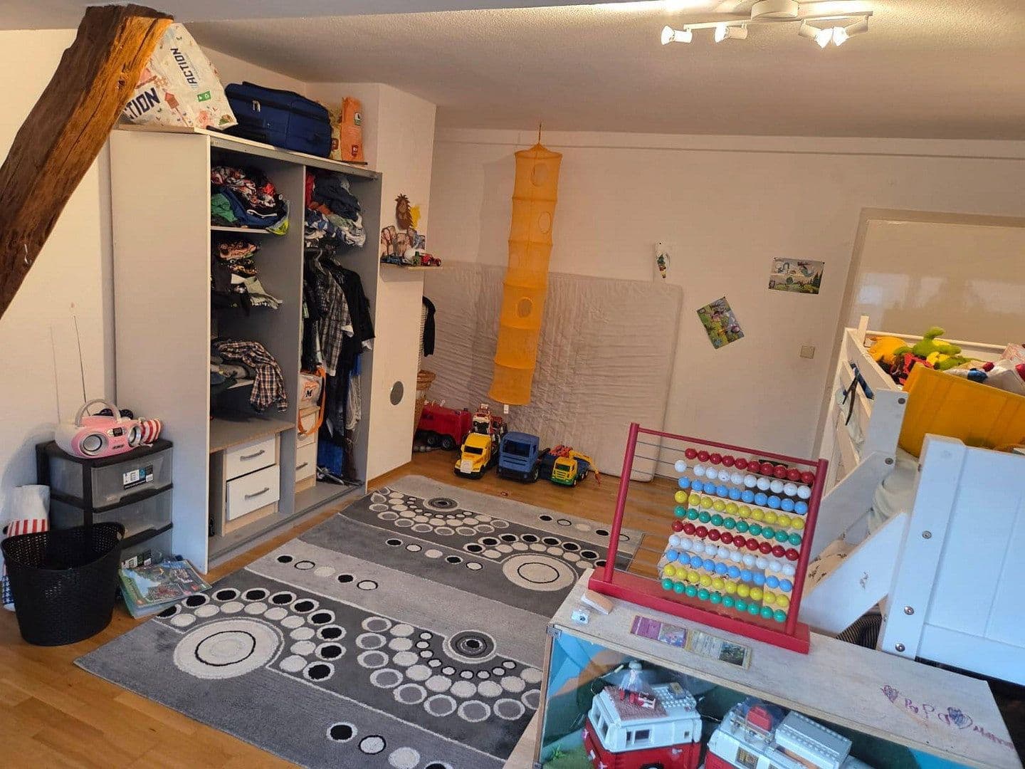 Pronájem bytu 4+1 90 m², Untere Grabenstraße 8, Weilheim an der Teck, Bádensko-Württembersko Pronájem bytu 4+1 90 m², Untere Grabenstraße 8, Weilheim an der Teck, Bádensko-Württembersko
