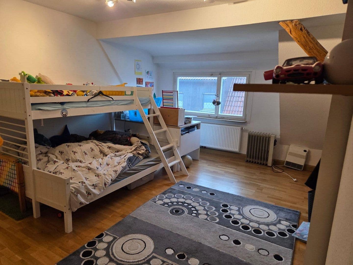 Pronájem bytu 4+1 90 m², Untere Grabenstraße 8, Weilheim an der Teck, Bádensko-Württembersko Pronájem bytu 4+1 90 m², Untere Grabenstraße 8, Weilheim an der Teck, Bádensko-Württembersko