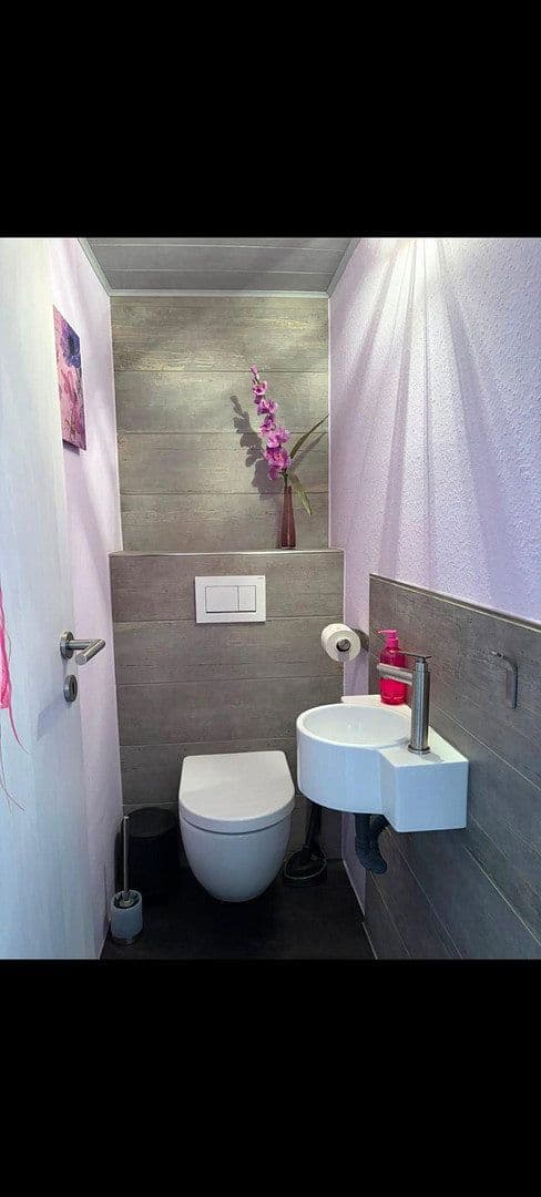 Pronájem bytu 3+kk 136 m², Wiesentalerstr. 16, Waghäusel, Bádensko-Württembersko Pronájem bytu 3+kk 136 m², Wiesentalerstr. 16, Waghäusel, Bádensko-Württembersko