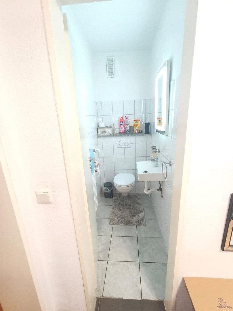 Pronájem bytu 3+1 85 m², Neviandtstrasse, Wuppertal, Severní Porýní-Vestfálsko Pronájem bytu 3+1 85 m², Neviandtstrasse, Wuppertal, Severní Porýní-Vestfálsko